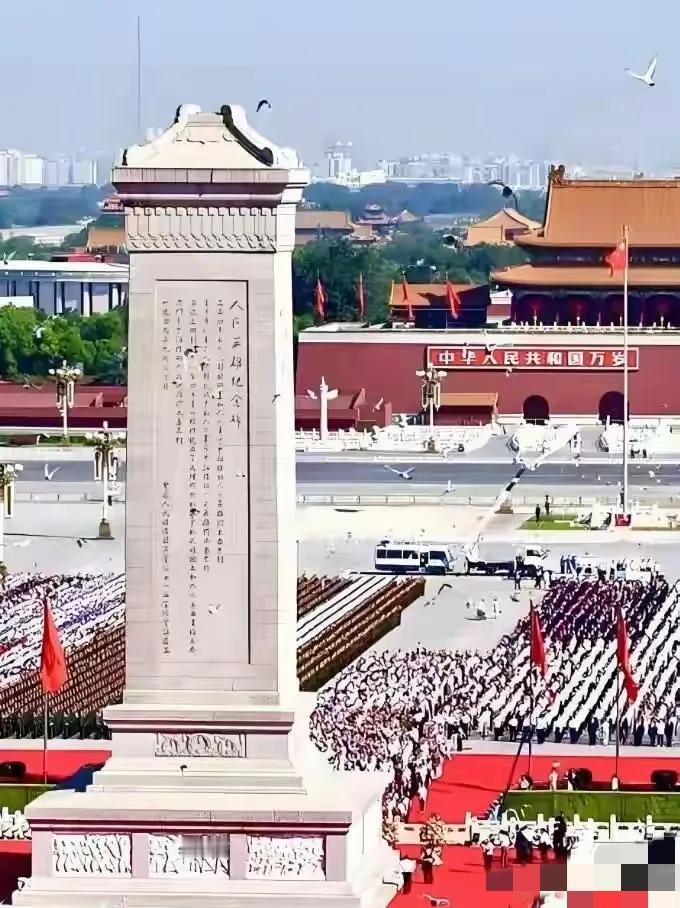 人民英雄纪念碑，不提党名，不说领导，就连最折中的“指引”二字，也在定稿时，被毛主