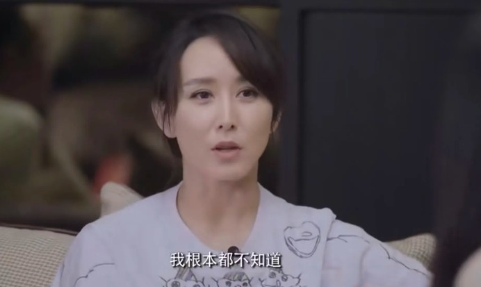 胡静：“我们跟我父母住，我们家上来晚上吃饭，餐具都不一样的，我妈我爸用筷子和勺，