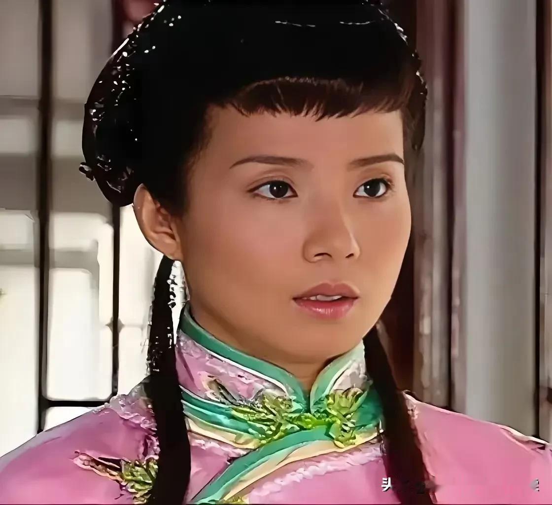 哑巴新娘里面，岳翎的造型师跟她有仇吗？实话讲，岳翎虽然不是琼瑶女郎里面最出色