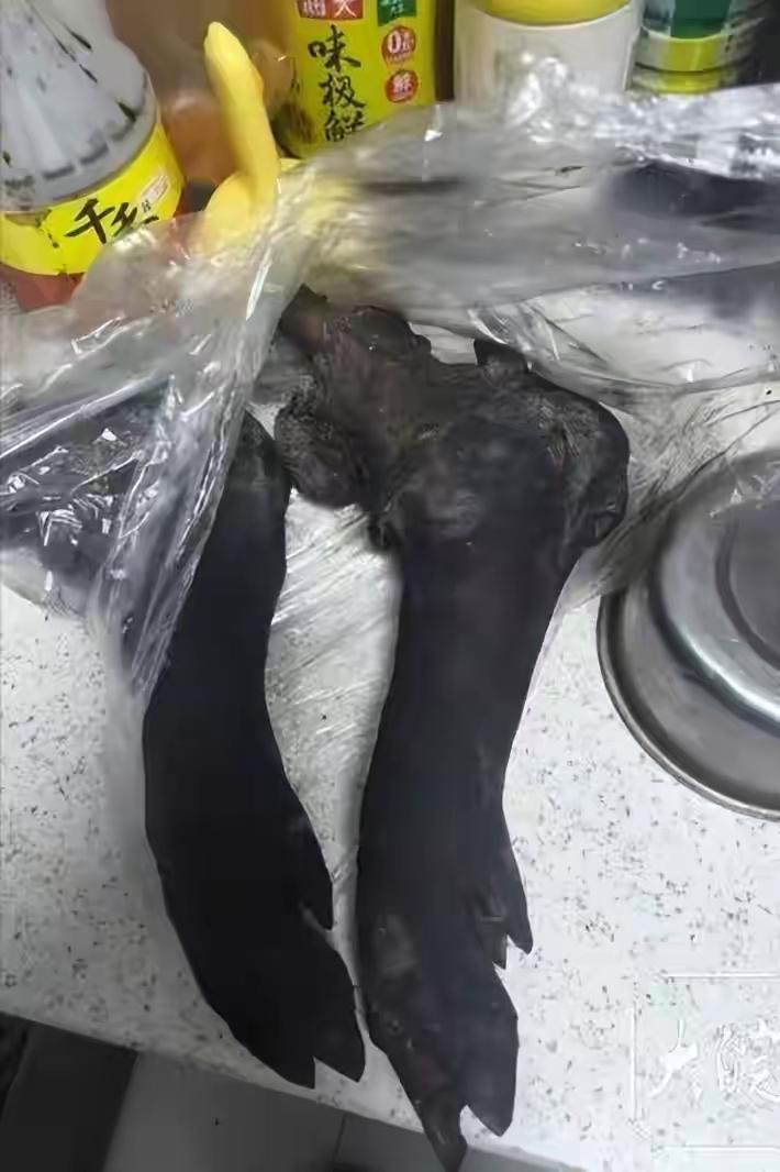 太痛苦了！成都这位妈妈可能永远都无法原谅自己，没想到过年常备的一块烟熏腊猪蹄，竟