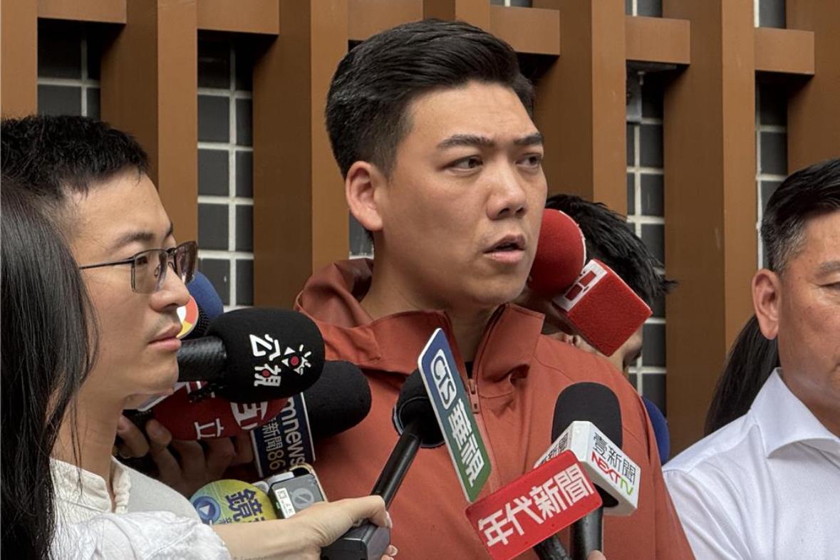 他将在台湾成为过街老鼠，蓝绿白都不待见！罢免绿委吴思瑶团体「地动删瑶」下午至