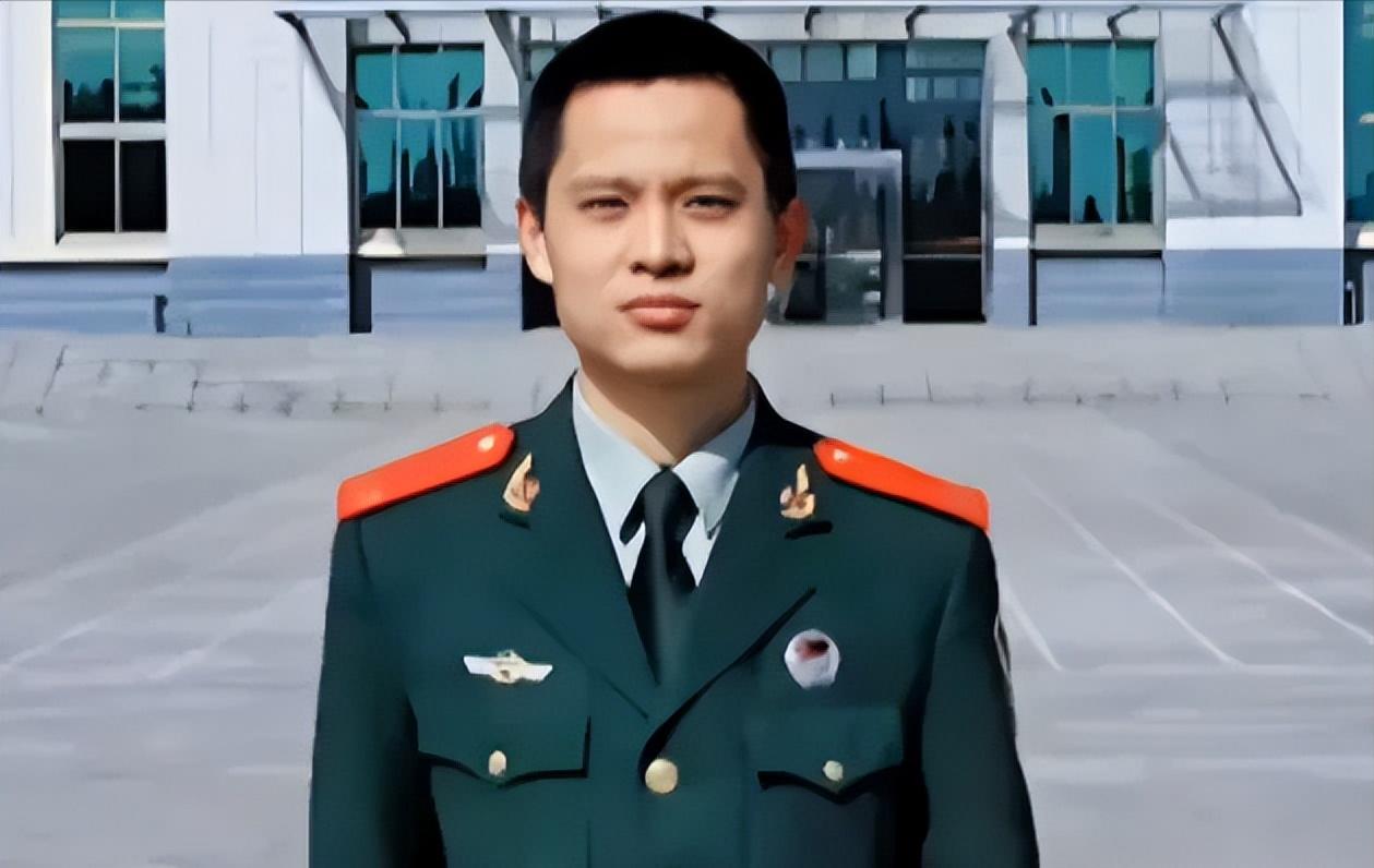 多么讽刺！2011年，22岁武警战士吴艳杰，击毙14名暴徒、救下6名人质，身中2