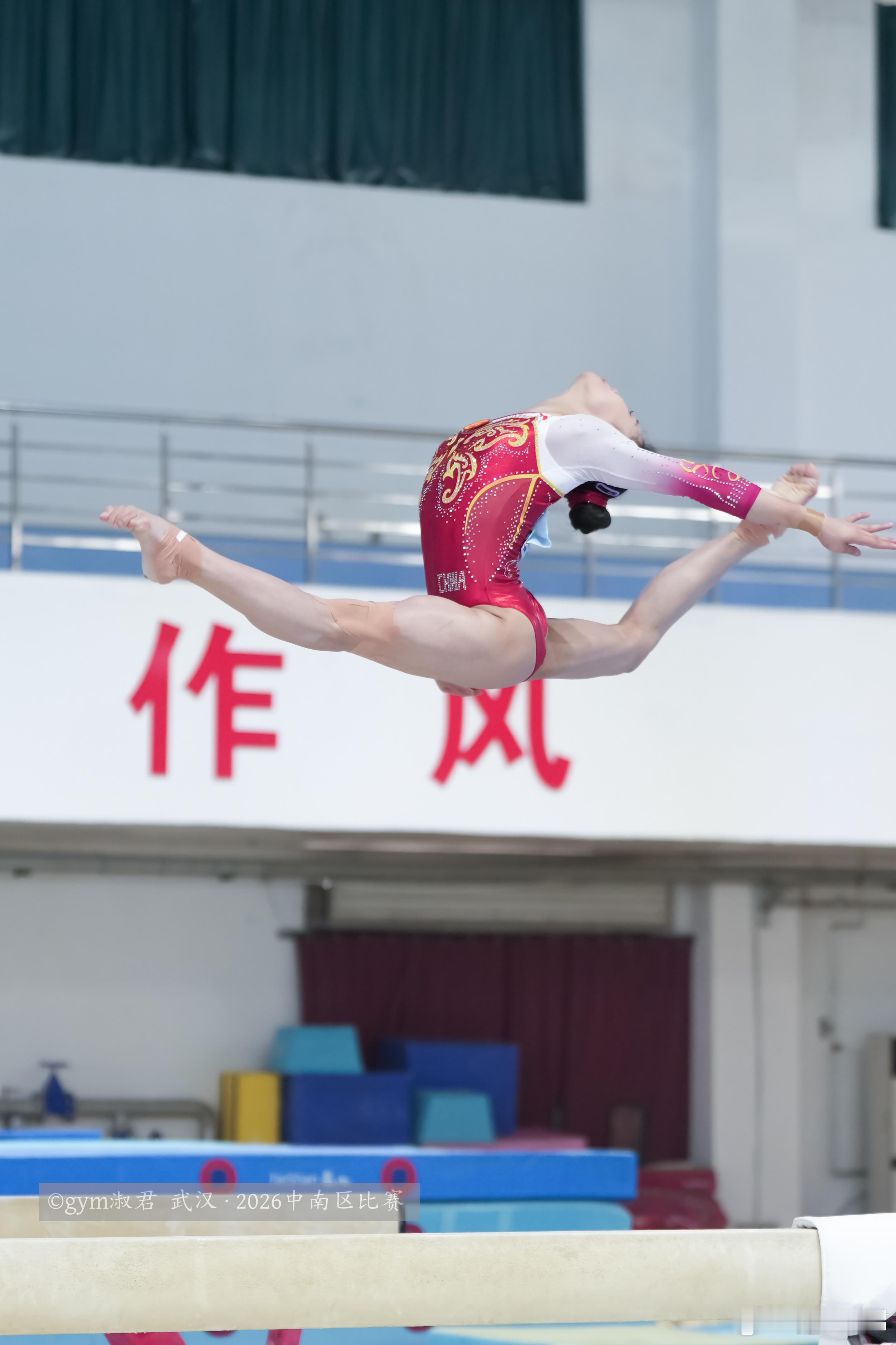 体操钟圻圻姐进步好大！今年冬训难度稳定性都upupup！给圻姐点赞👍