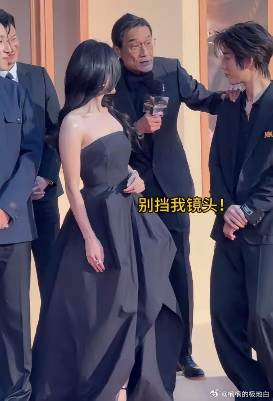 刷到梁家辉一把“推开”某年轻演员的视频，突然发现一个娱乐圈特别有意思的现象，估计