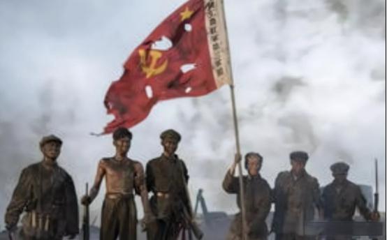 1950年海南解放时，四野官兵登岛后，看着掩护接应的琼崖纵队战士们，官兵顿时愣在