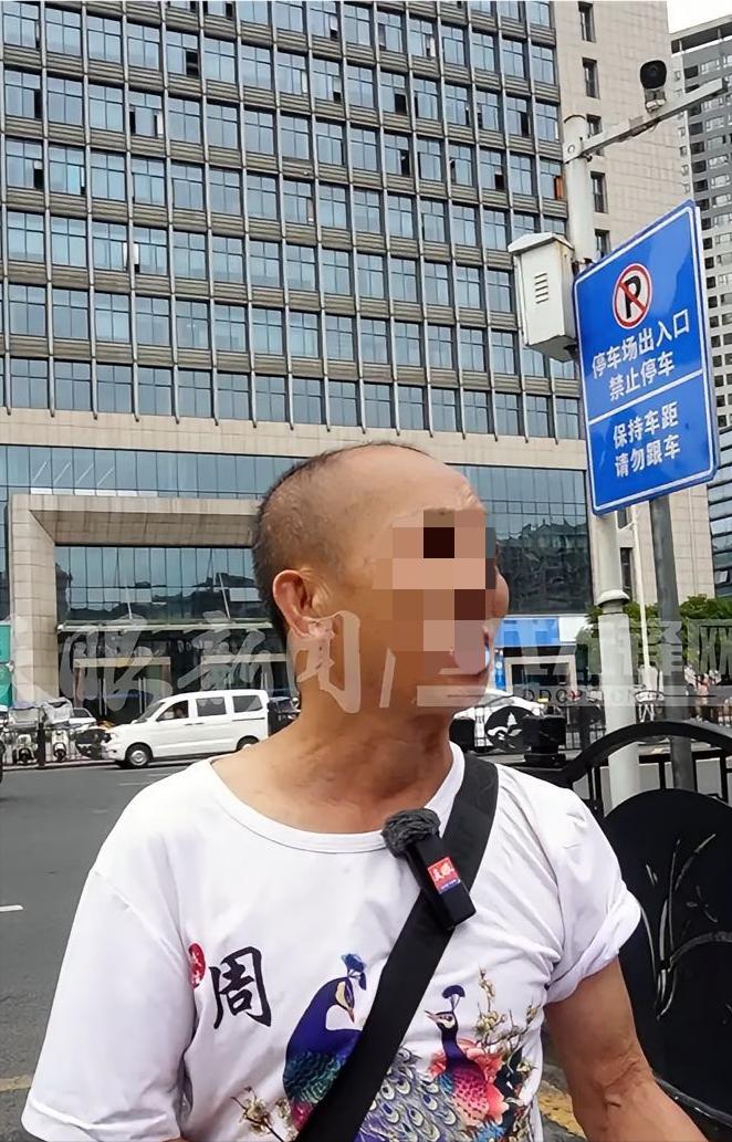 周扒皮看了都自愧不如！贵州贵阳，一大哥在单位苦干了26年，本以为老了能拿退休金，