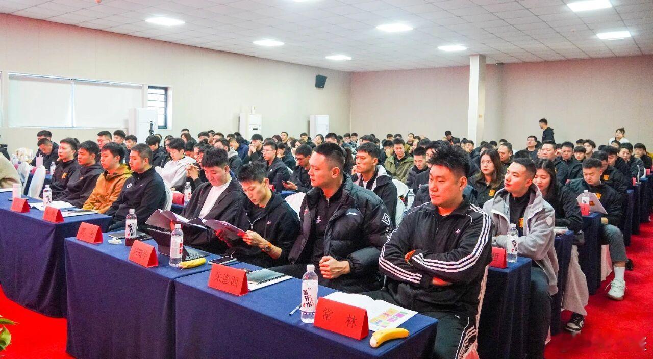 顾全、刘晓宇、常林、朱彦西这一批球员，都迈出了成为教练员的关键一步。11月11日