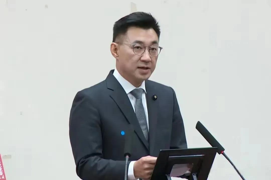 最可笑的是江启臣，帮助民进党去美国进行关税谈判，自己回来就发现民进党对他的罢免第