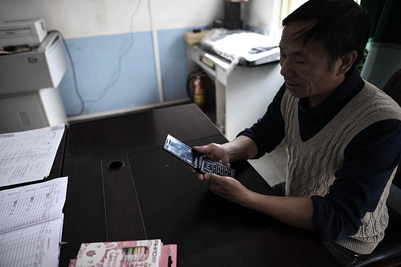 我今年7月份退休的，教师节福利已经被学校“除名”了，现在的校园真的是人情淡薄！