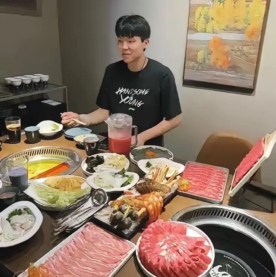 讲真的！大家也不要吐槽人家杨瀚森了，如果换成你，在年纪轻轻20岁的时候就基本实现