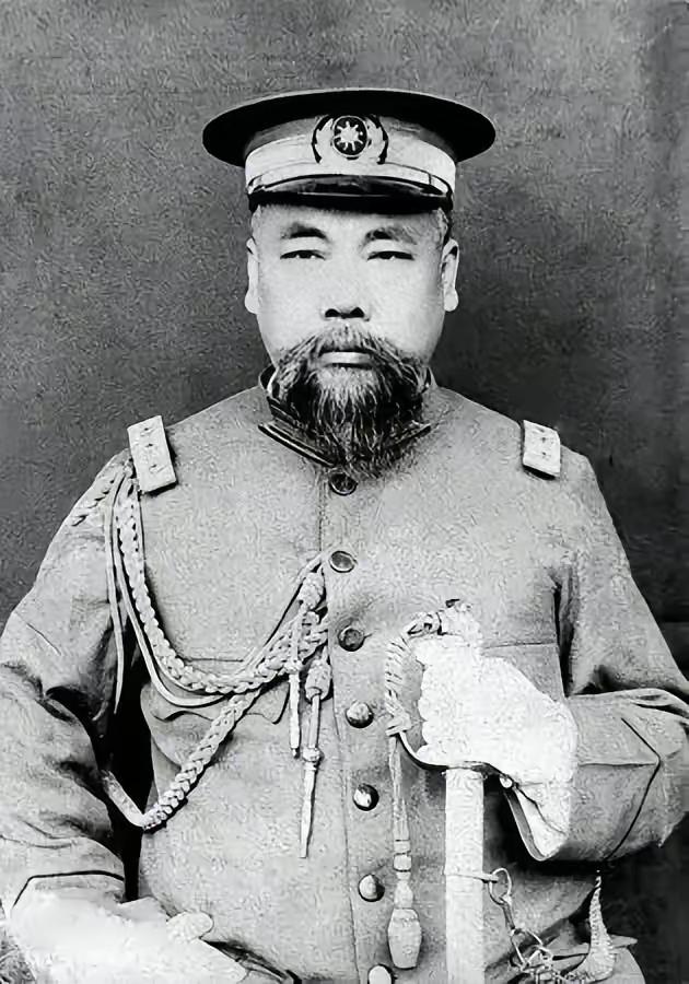 1911年11月3日，江苏巡抚程德全深感清王朝已无可救药，为了避免战争，他剪去发