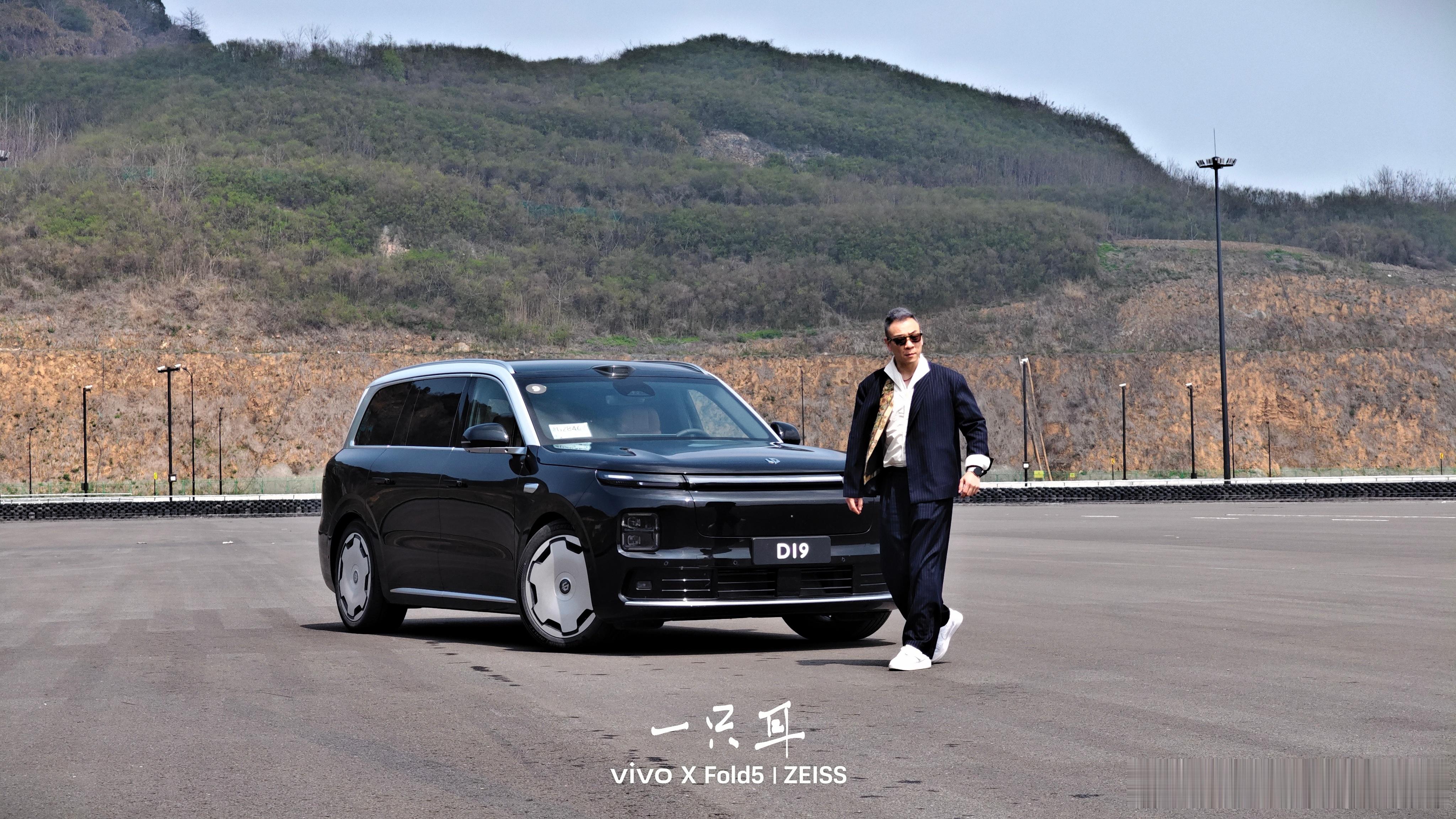 明天，零跑D19就要上了，最近对它的价格猜测有很多。我也来分析一下子。首先，之前