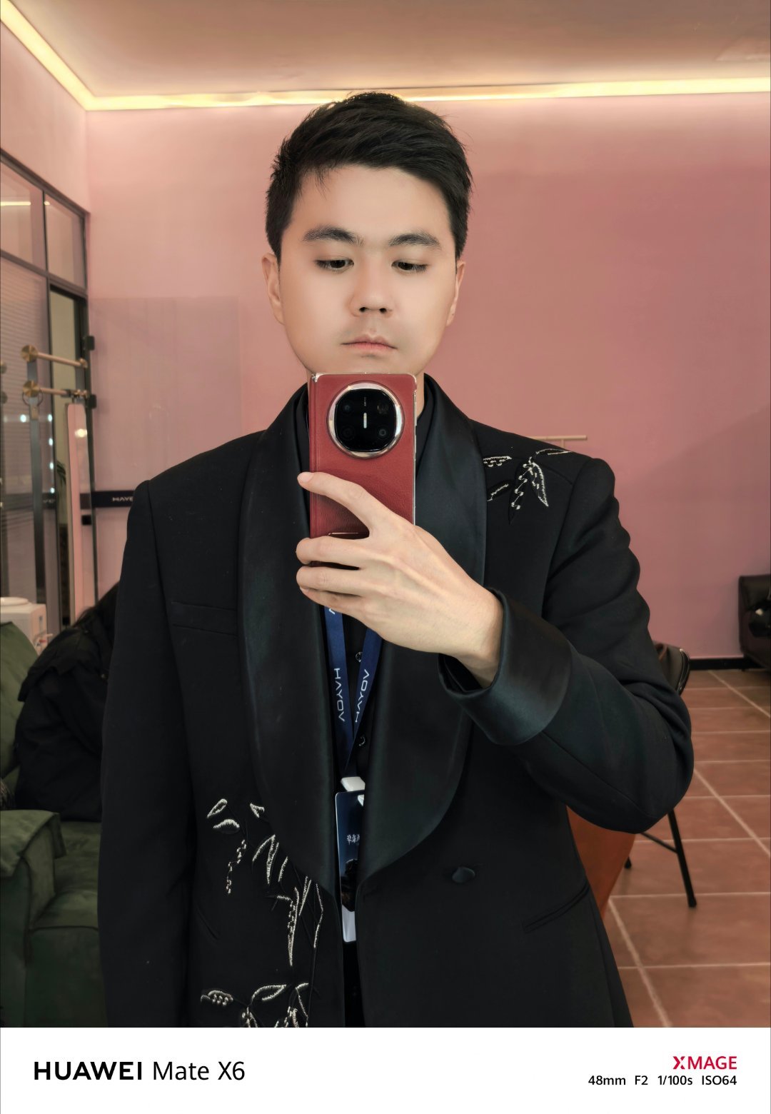 一想到上汽大众要给我颁奖，就兴奋了你们说我穿成啥样，可以既得体又能彰显我的特色波