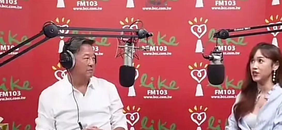 王伟忠采访吴姗儒，说明了一点，王伟忠也终于还是选择了重新开始站队，王伟忠曾经是大