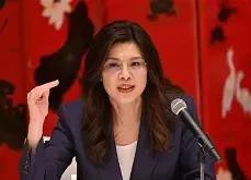 郑丽文给熊本地震捐100万新台币没几天，自民党议员平沼正二郎一行8月4日踩进国民