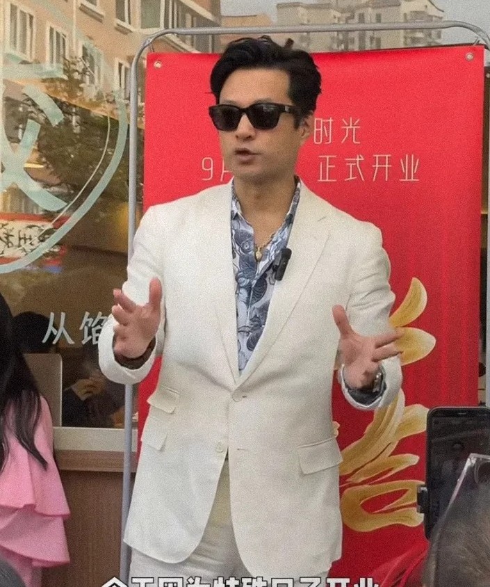 谭凯的饺子馆开业，我特意查了一下饺子的价格，万万没想到，不要一元