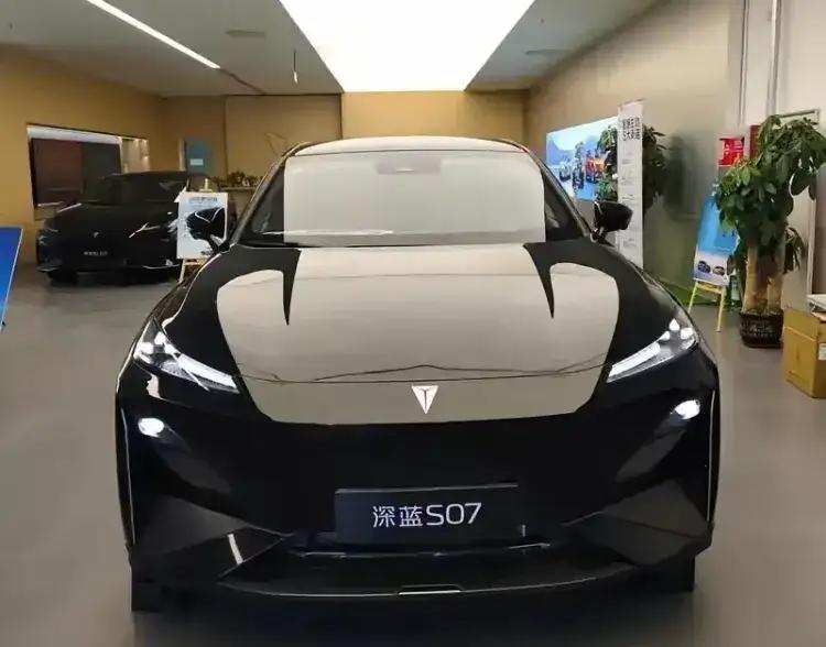 未来已来：2027年退休金改革、机器人养老与深蓝S07华为乾崑长续航版颠覆出行