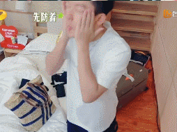 张晚意抹面包手法都比抹脸强细致到酱料边缘的面包涂抹，和三秒结束战斗的护肤手法，