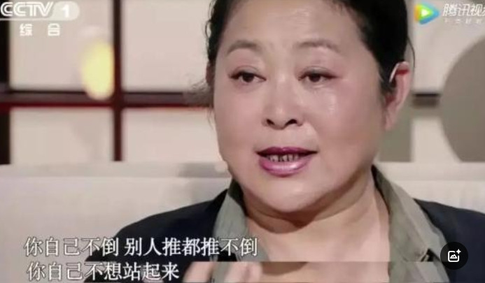 1999年，倪萍晚上跑到冯小刚家中，突然跪在地上，痛哭流涕，对冯小刚说：“哥，我