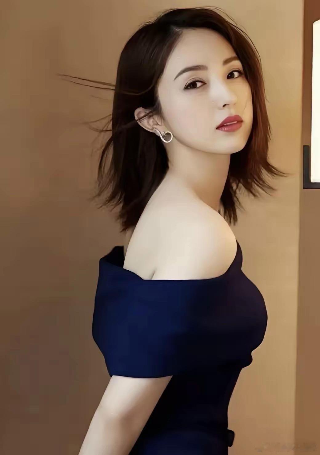 果然还是女人更懂女人，我问我妈，董璇离婚后为啥能这么快结婚？我妈放下毛线，笑了：