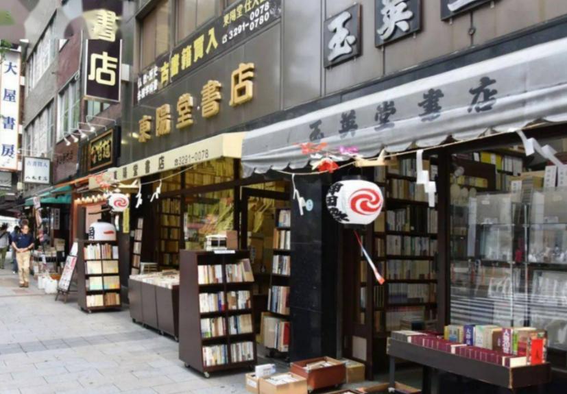 人工智能终于显露出了最原始面目：它们开始吃纸了。近来日本古籍界传出一桩令人不