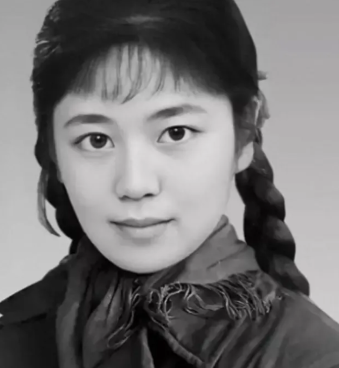 1977年，32岁女知青刘琦返城无望，嫁给一位农民，新婚之夜，她对丈夫说：“你对