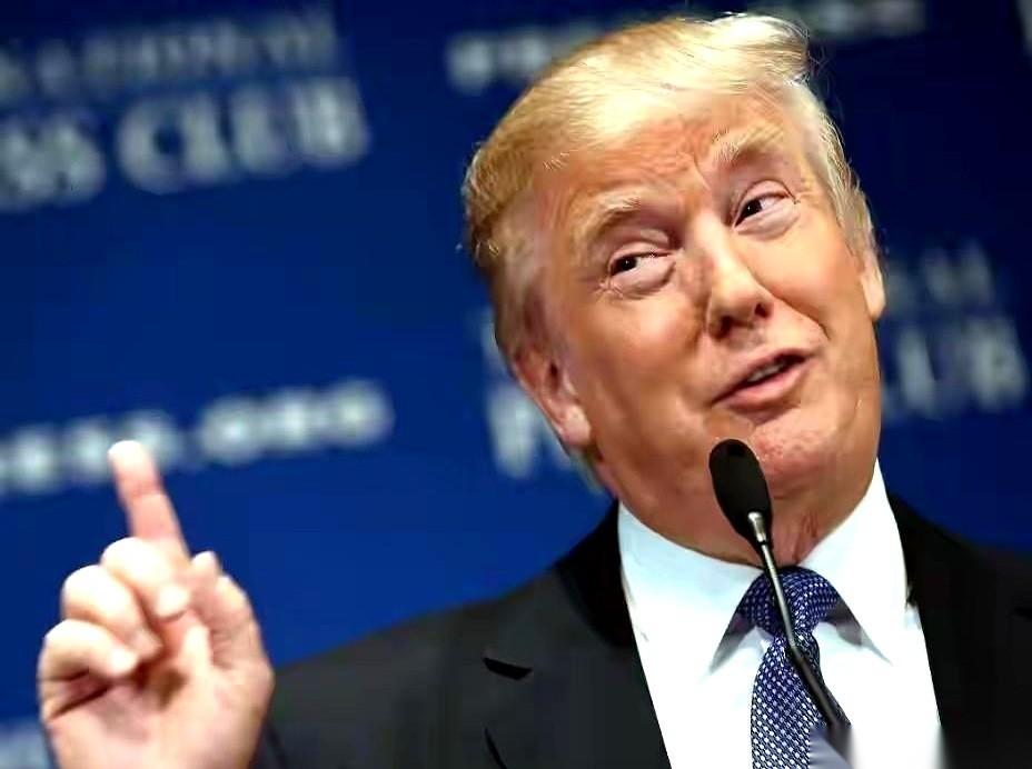 这事儿绝了。你想象一下，一个微信群，群主是带头大哥，天天喊着“我们是相亲相爱的