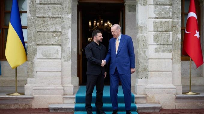 乌克兰看似有选择，实则从冷战结束后，一步步被锁死，真正战略自主的空间极小。1