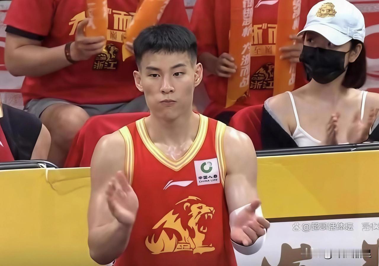 球迷说！1.如果不是上海久事大比分3-0领先，昨晚G4上海队就不会“发挥失常”