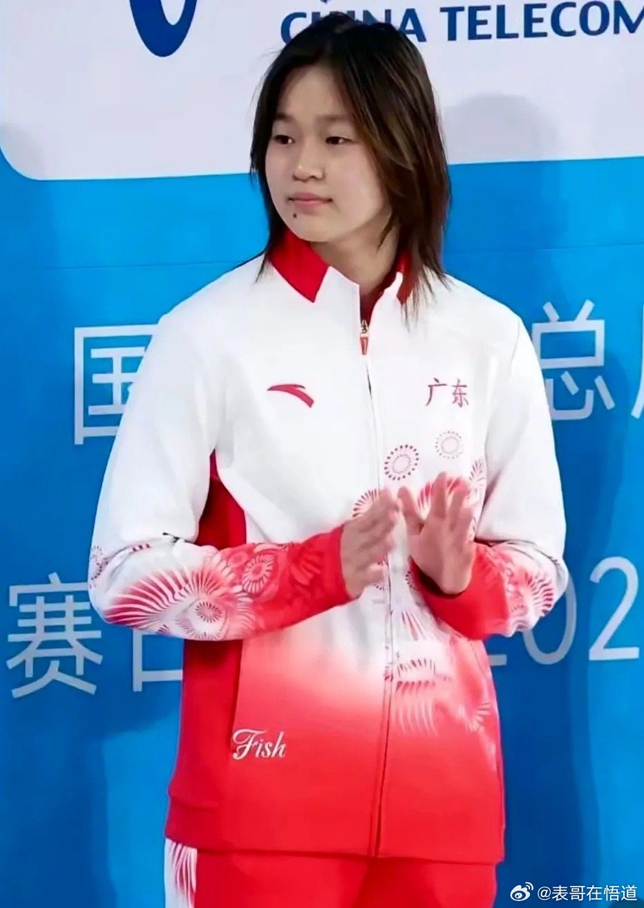 全红婵最新动态曝光！以广东全民健身跑推荐大使身份出席公益活动，发令枪响被吓了一哆