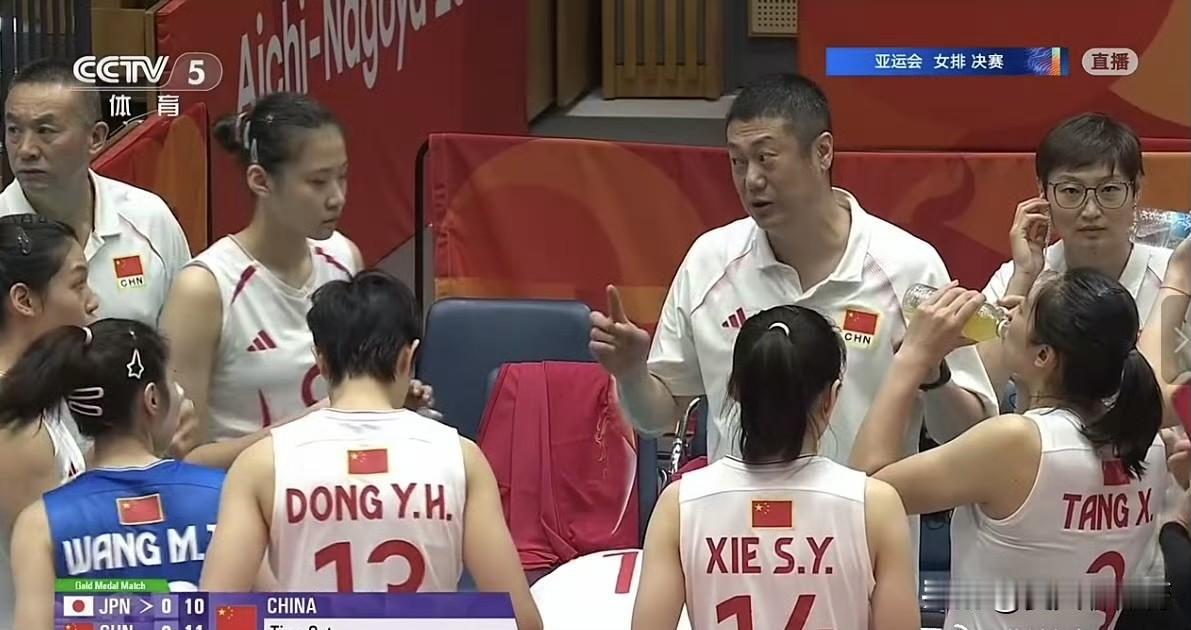 17岁郭中楠真是奇兵啊，值得好好培养！半决赛替补登场逆转泰国女排后，她真的完美蜕