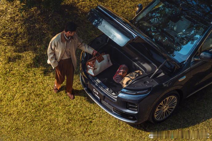 原来9系旗舰SUV价格也能这么香2026又一款爆款稳了！零跑D19今晚上市