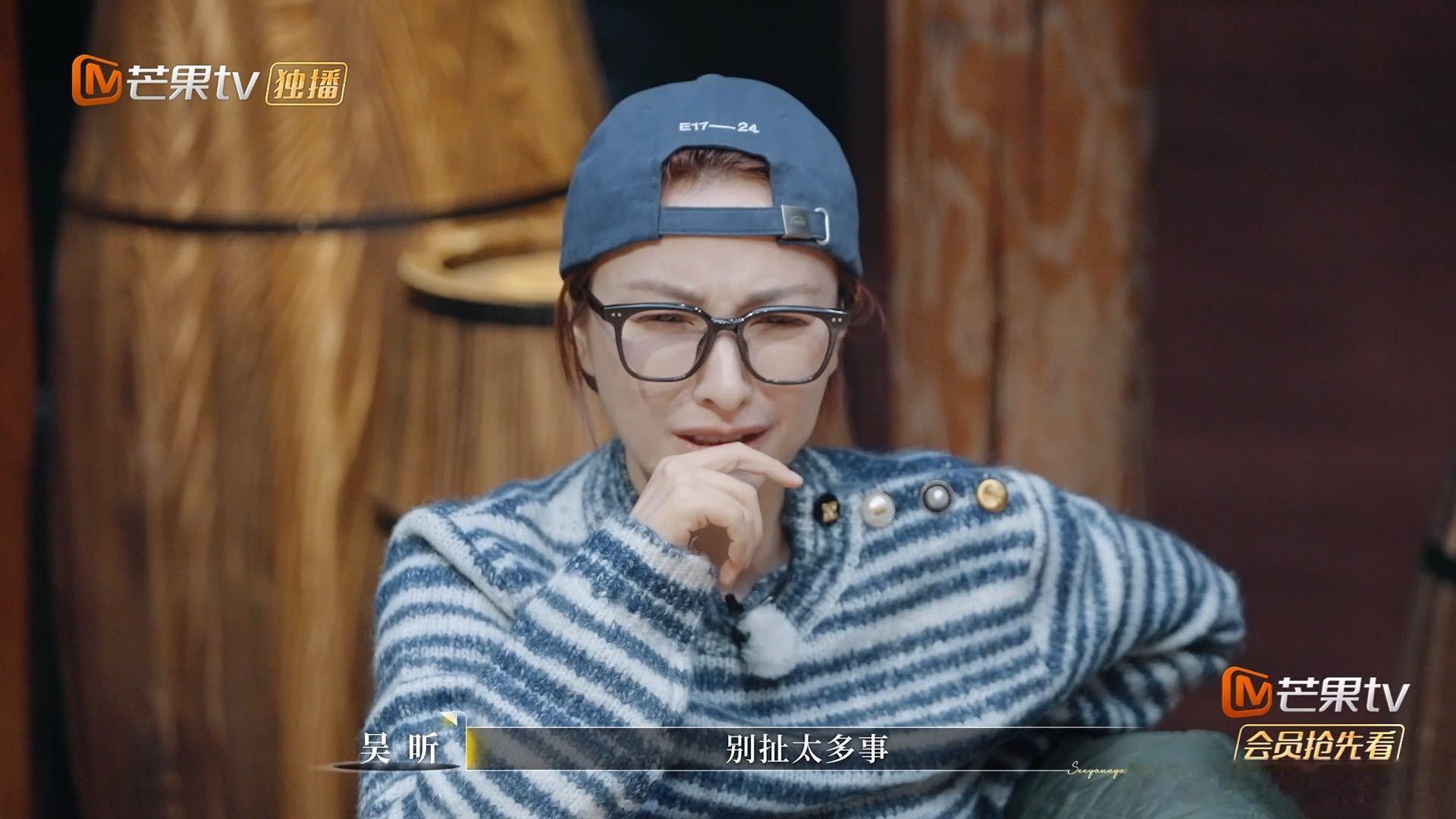 梁淞的例子生动说明了：爱不是宏大的叙事，就藏在“借不借面罩”这种微小的选择里。昕