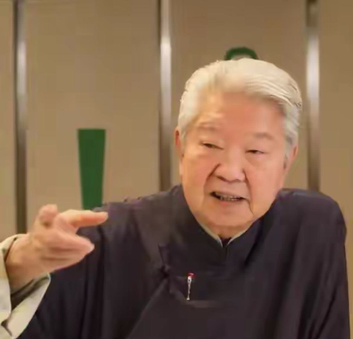 蔡澜先生走了美食、美酒、美人，他一样不缺，活得潇潇洒洒。比较起香