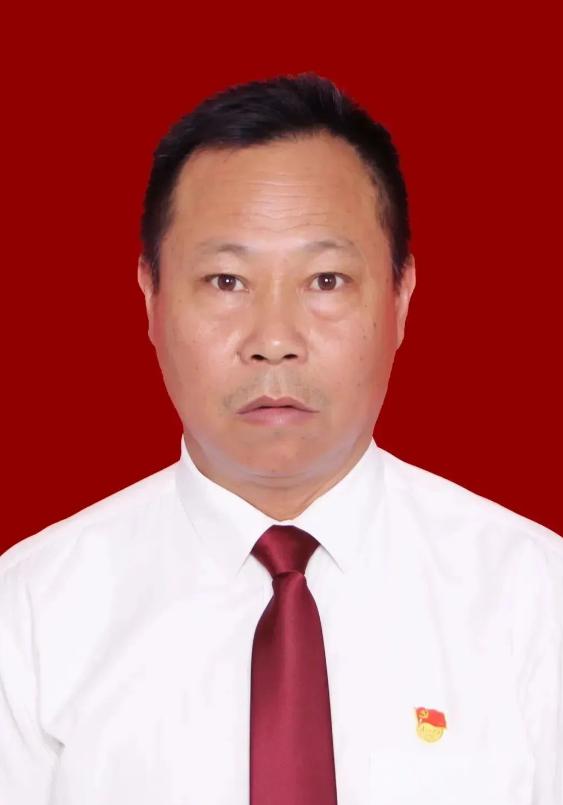 2024年，浙江船老大沈华忠出海时，突然接到求救信号，他当场砍断6300只蟹笼，