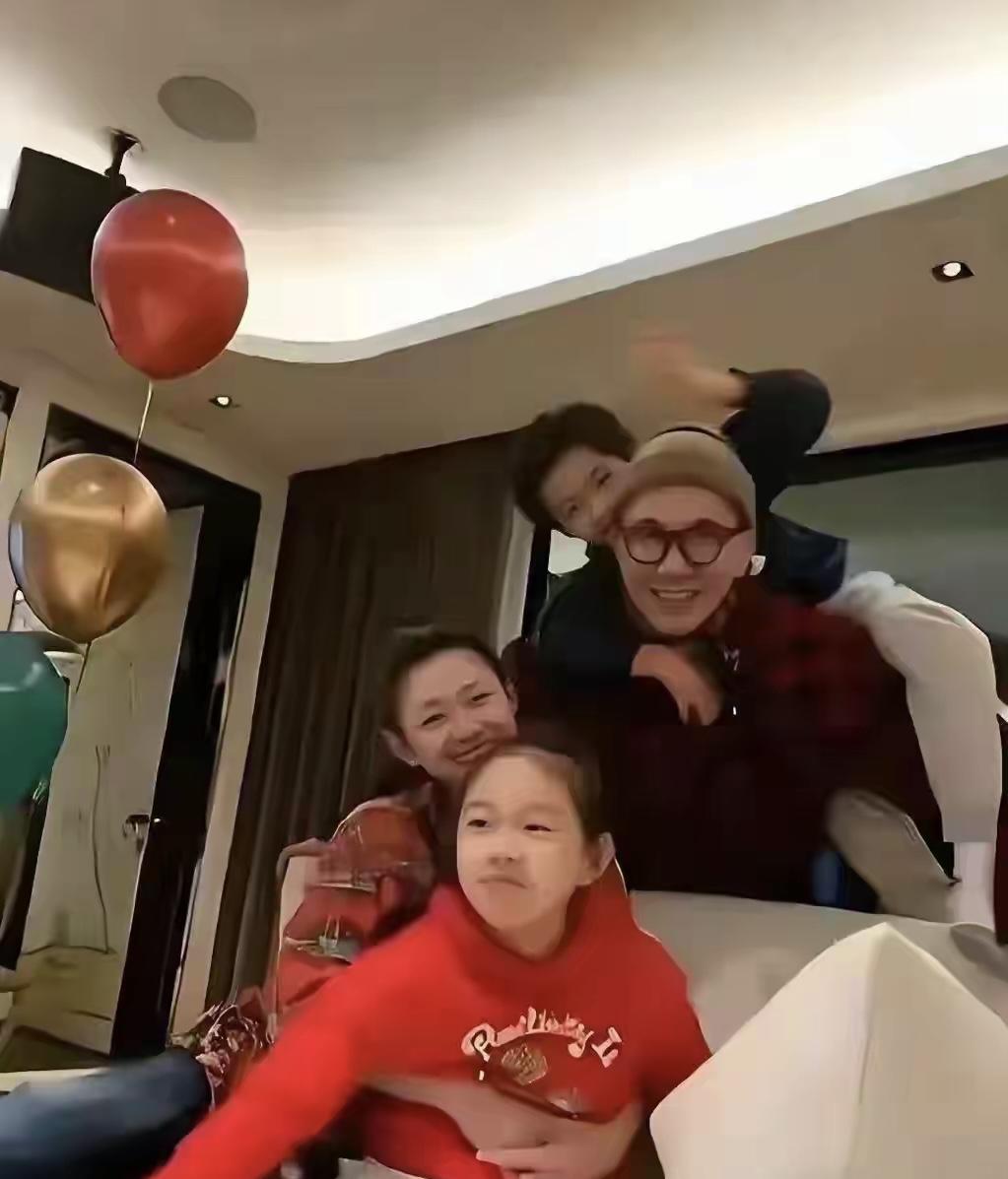 王伟忠当年那句“小S奸，大S傻”，现在回头看简直神预言！这对姐妹花的人生走向，完