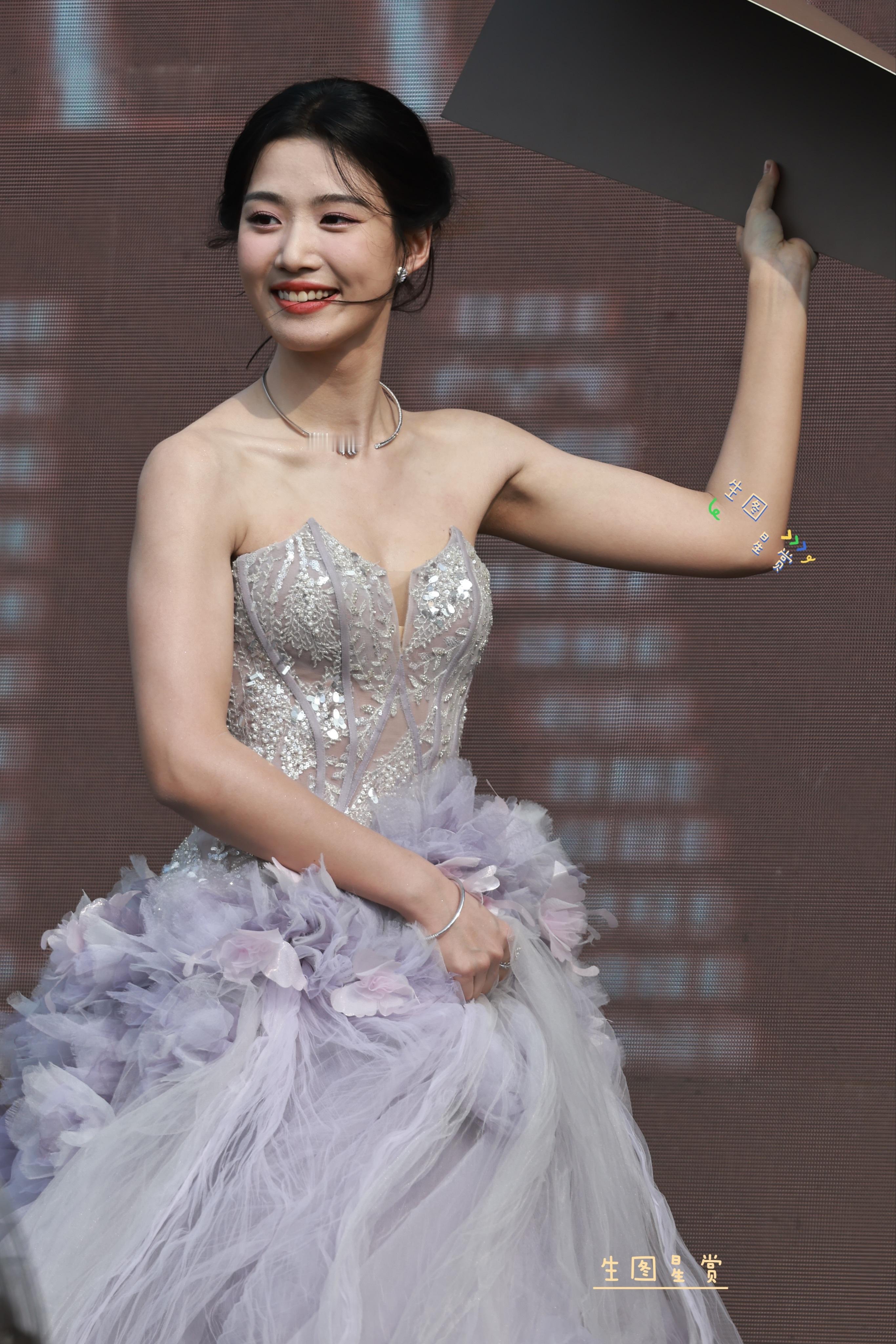 卢昱晓芭莎之夜红毯出图，甜美可爱的噜噜晓🪅💜卢昱晓​​​