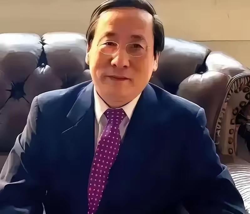 高志凯刚把甲午海战的旧账翻了出来，捅破了窗户纸。他说那场仗输得那么惨，根本不是船