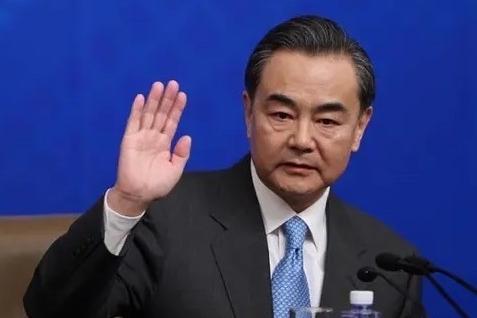 被中方点名批评后，日本破防了 2月14日，在慕安会上王毅外长指出，日本80年