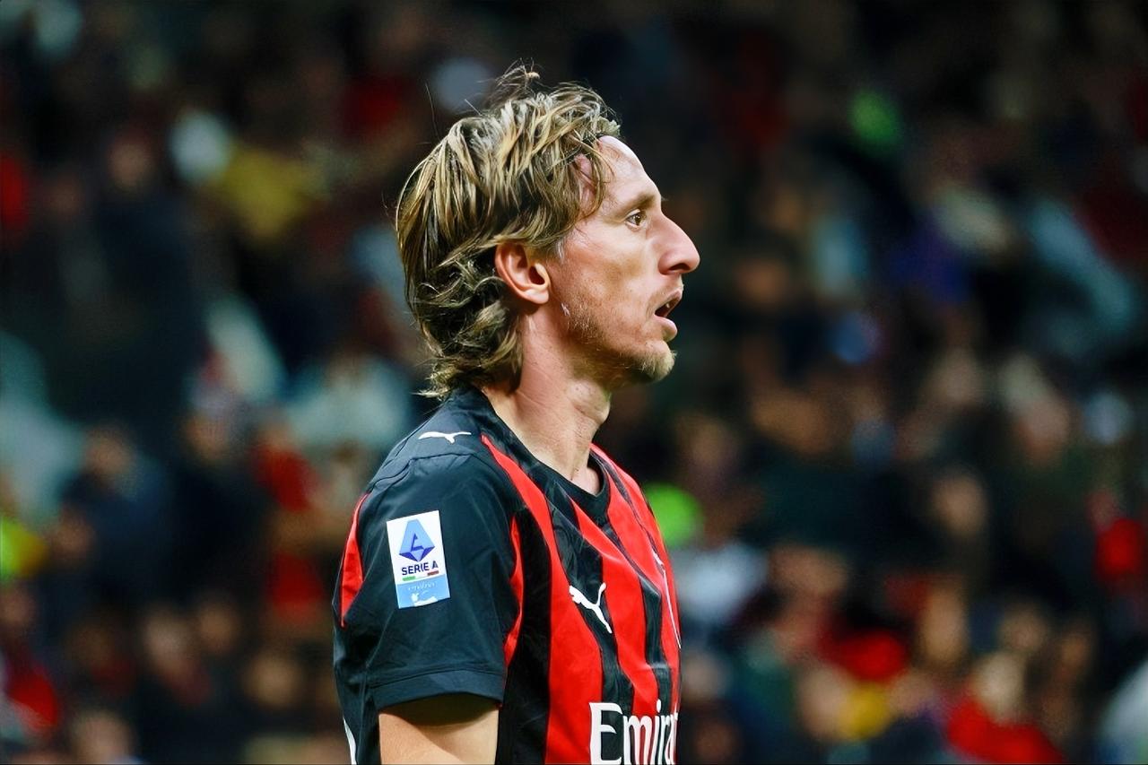 莫德里奇：又是踢满的一场，这多少场了？？？AC米兰真不敢把你换下，都让二追三了，