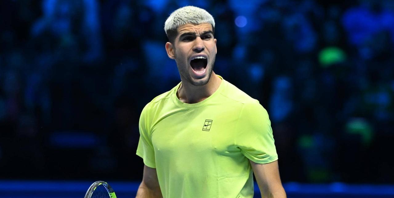 已经可以提前恭喜阿尔卡拉斯了？在年终总决赛首场比赛2-0德米纳尔、首次取得年终