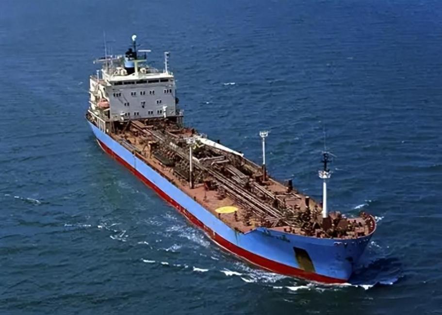 弱国之悲！遭抢劫都不敢维权，第七艘油轮无人敢认领，成了孤儿！ 这事儿要是拍