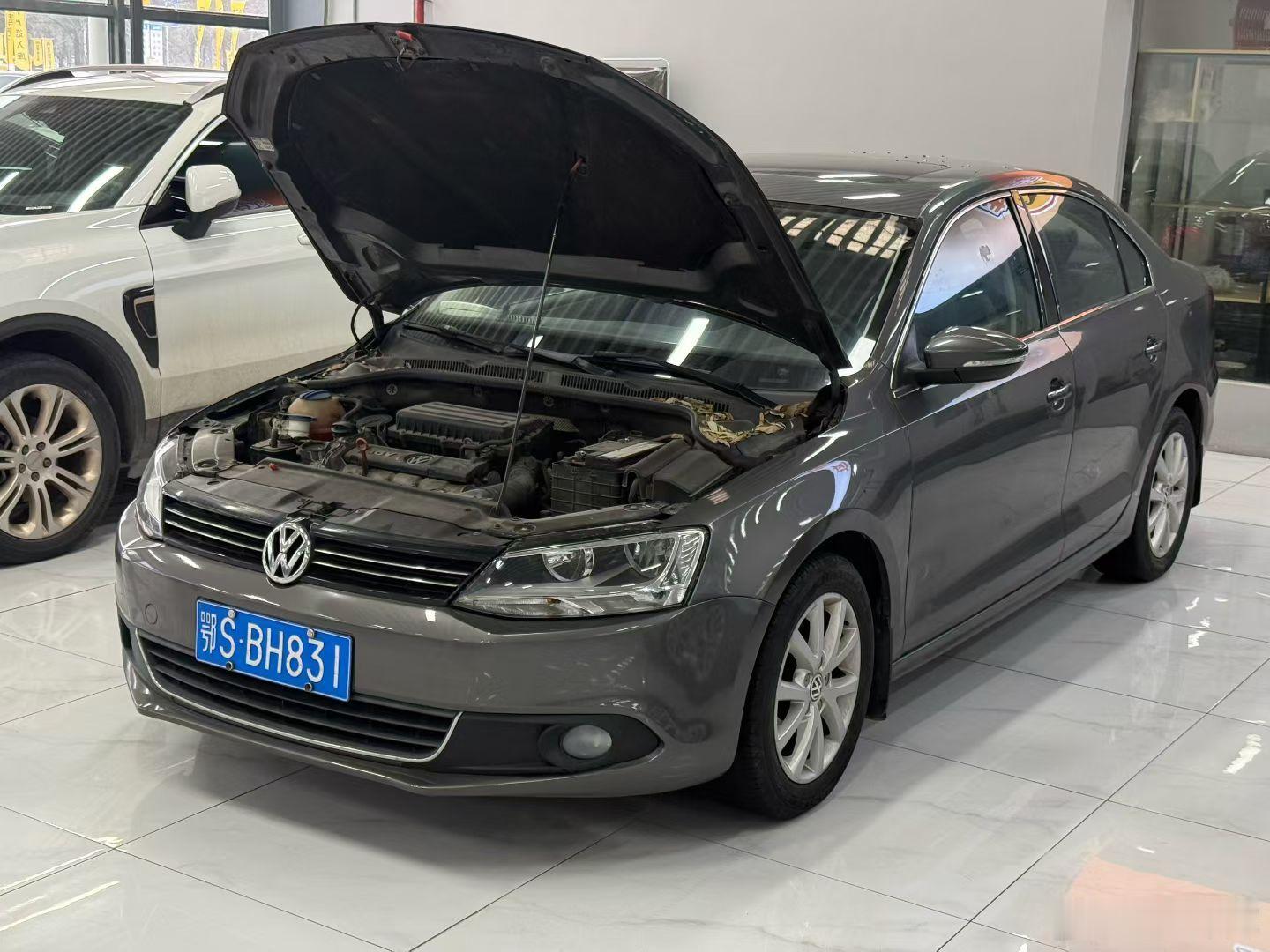 还有两台问题车一台是置换车一台是老客户车收的价格都是特别特别便宜…大众速腾