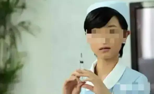 2002年，护士周华突然在医生李仁强的脖子上扎了一针，还嬉皮笑脸地说：“跟你开个