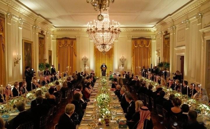 特朗普在白宫晚宴上介绍C罗：“欢迎克里斯蒂亚诺·罗纳尔多来到白宫。我儿子巴伦