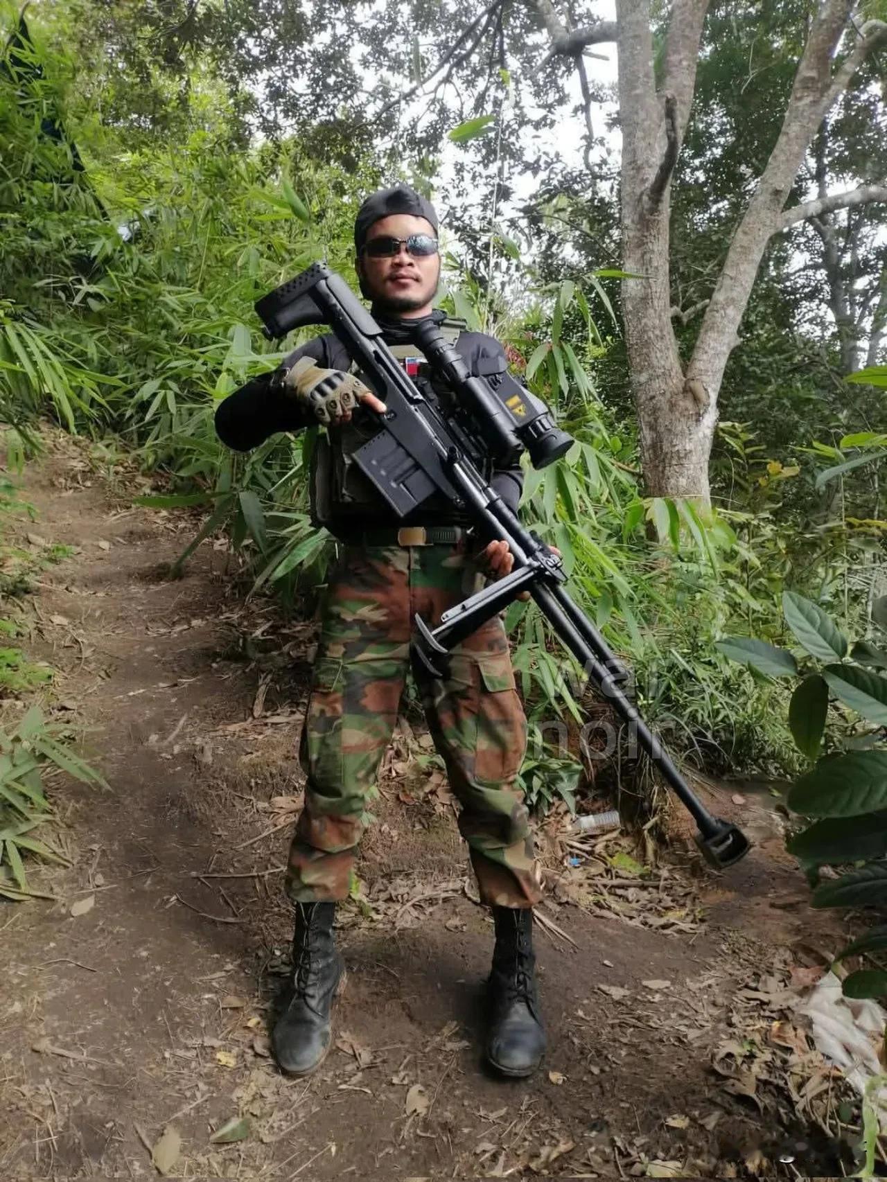 QLZ-87自动榴弹发射器在柬埔寨军队大量装备，泰国这边是VT4主战坦克，前不久