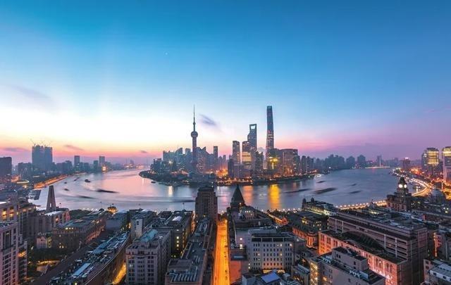 中国公布上半年成绩后，外媒一片哗然，所有的唱衰都戛然而止了。现在说说上半年经