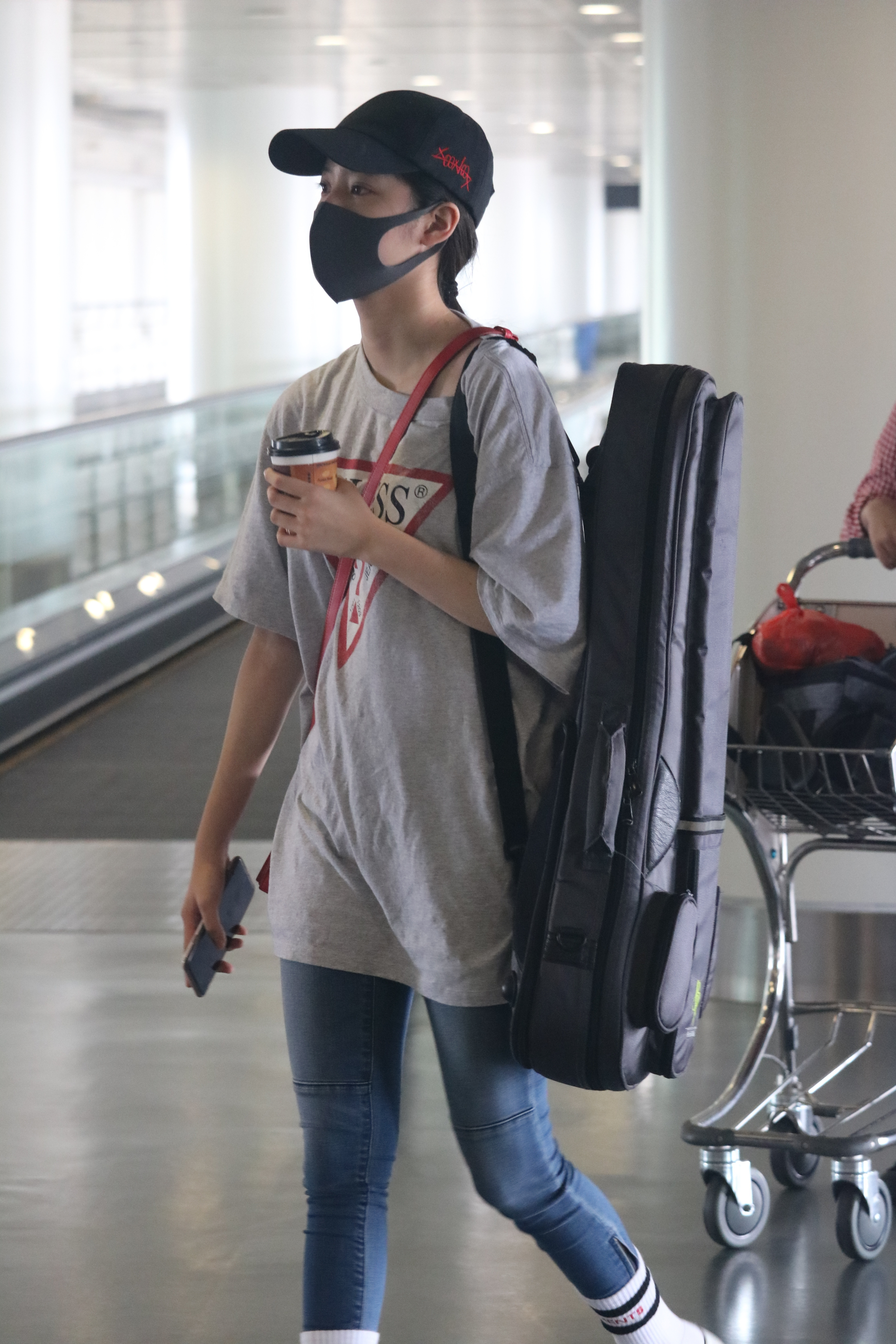 欧阳娜娜的牛仔裤有点紧