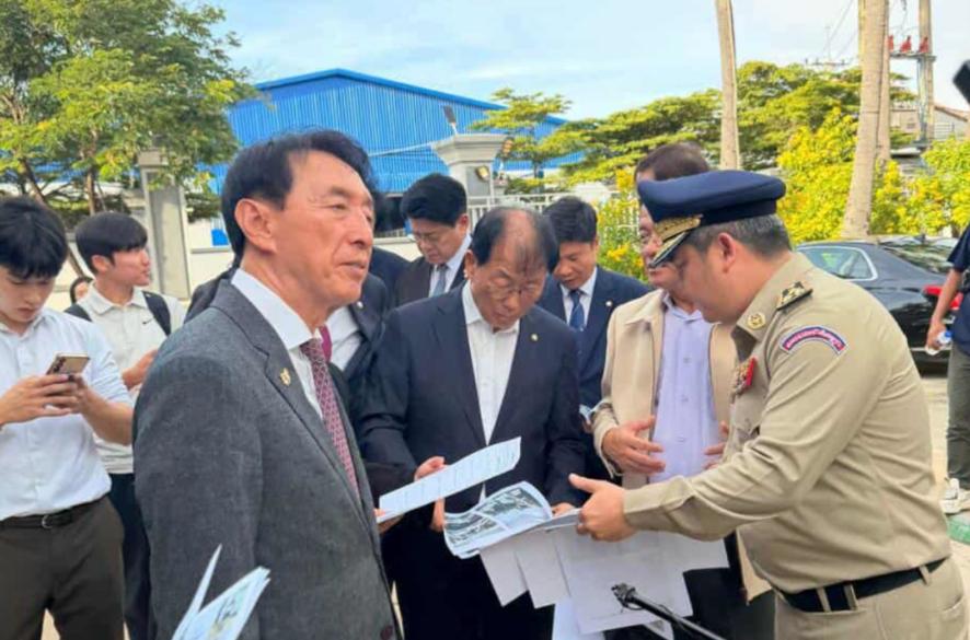 韩国在柬埔寨是真的表现优秀!韩国在野党议员金锡基,率领大批人员,亲自去查看抓捕