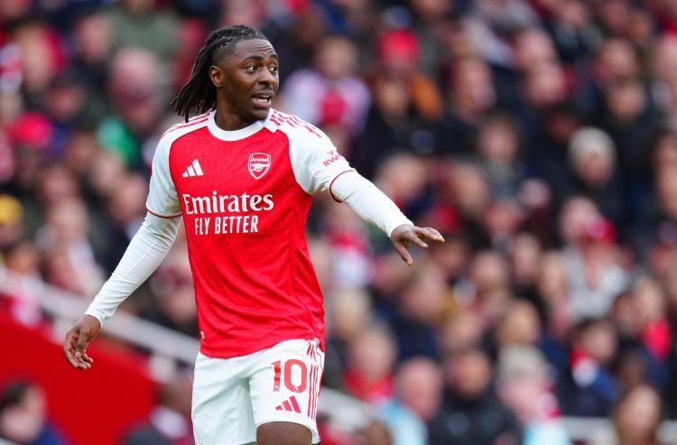 阿森纳大胜热刺，埃泽捕捉战机的能力和左右脚均衡的射门技术在本场比赛得以充分展现，